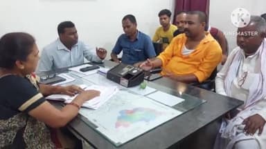 कुरसाकांटा: प्रखंड कार्यालय में ठोस, तरल, अवशिष्ट कचड़ा प्रबंधन को लेकर जन प्रतिनिधियों व स्वच्छता कर्मियों के साथ बैठक आयोजित