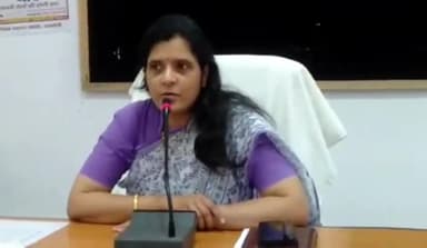 रायबरेली: विकास कार्यों में लापरवाही पर बचत भवन में DM ने 5 ADO पंचायत का वेतन रोकने के दिए निर्देश, 2 से किया जवाब तलब