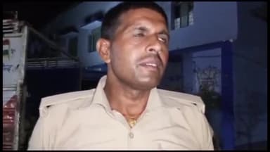 बिहार: खजुरिया खंदा में अज्ञात व्यक्ति का मिला शव, पोस्टमार्टम के लिए शव को लाया गया सदर अस्पताल