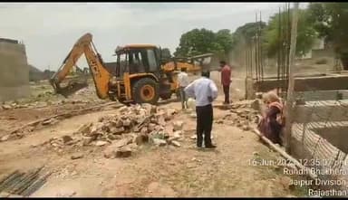 अलवर: नगर विकास न्यास विभाग ने शहर के नजदीकी क्षेत्रों में कृषि भूमि से हटाया अतिक्रमण अवैध प्लाटिंग के खिलाफ की कार्रवाई