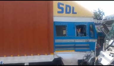 बेहट: सुंदरपुर हाइवे पर दो ट्रकों में हुई टक्कर, चालक घायल