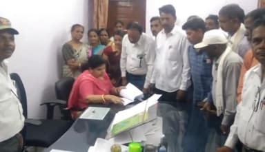 सलूम्बर: सलूंबर पैरा टीचर मदरसा पैराटीचर ने मानदेय बढ़ाने की मांग को लेकर जिला शिक्षा अधिकारी उदयपुर को सौंपा ज्ञापन