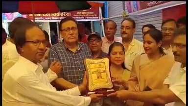 बेतिया: लाल बाजार स्थित पातालेश्वर मंदिर प्रांगण में पितृ दिवस के मौके पर समारोह का किया गया आयोजन