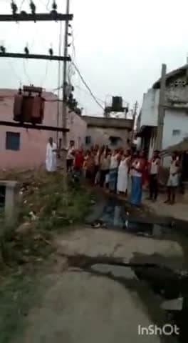 लखीसराय: आनंदपुर गांव के समीप 132000 वोल्ट का जर्जर तार टूटकर 11000 वोल्टेज के तार पर गिरा, समीप का ट्रांसफार्मर जलकर राख