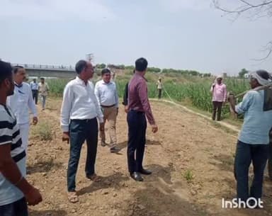 बिलारी: सीडीओ ने भिड़वारी  गांव में जाकर अरिल नदी के सीमांकन का काम देखा  दिए दिशा निर्देश पानी वाइफ कुमार