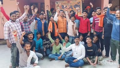 लखीसराय: पचना रोड स्थित महावीर घाट मंदिर परिसर में विहिप एवं बजरंग दल की हुई जिला स्तरीय बैठक