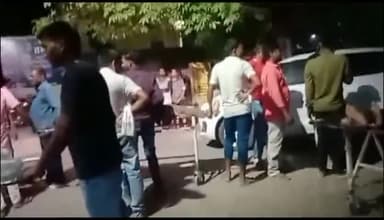 देेेवरिया: देवरिया सलेमपुर मार्ग पर पीआरडी जवान की हालत हुई खराब, देवरिया मेडिकल कॉलेज के चिकित्सकों ने किया मृत घोषित