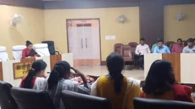 हज़ारीबाग: डीडीसी की अध्यक्षता में मनरेगा एवं आवास योजना को लेकर समीक्षा बैठक समाहरणालय सभागार में हुई  संपन्न