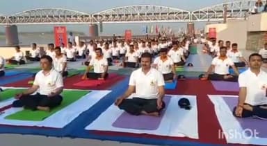 नमो घाट पर एनडीआरएफ कर्मियों ने आमजनों के साथ मिलकर किया योगाभ्यास, पर्यावरण संरक्षण की दिलाई शपथ