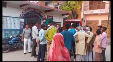 मऊरानीपुर: रानीपुर पुलिस चौकी में महिला व उसके 2 पतियों में हुआ हाई वोल्टेज ड्रामा, पहले पति ने महिला पर लगाया जेवर ले जाने का आरोप