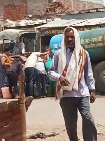 रॉबर्ट्सगंज: भीषण गर्मी के बीच लोगों को दिया जा रहा है पानी पानी लेकर लोग अपनी जरूरतों को कर रहे हैं पूरा #khaliyari Yo #rockstardkp