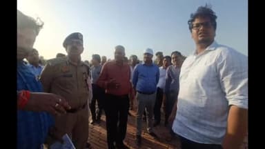 तुलसीपुर: इमलिया कोडर में नवनिर्मित थारू जनजाति संग्रहालय का लोकार्पण CM द्वारा किए जाने को लेकर मंडलायुक्त व DIG ने किया निरीक्षण