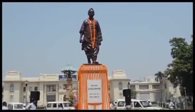 पटना ग्रामीण: बिहार विधानमंडल परिसर स्थित अनुग्रह नारायण सिंह की जयंती पर उनकी प्रतिमा पर राज्यपाल और मुख्यमंत्री ने किया माल्यार्पण