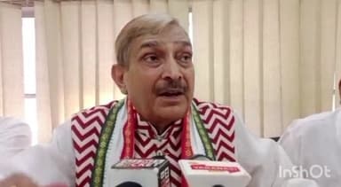 मैदागिन में अघोषित बिजली कटौती पर बोले सांसद प्रमोद तिवारी - BJP भाषण से बिजली गिरा तो सकती है मगर बिजली बना नहीं सकती