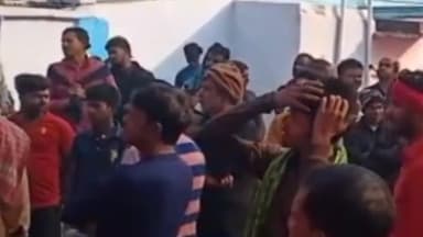 बाघमारा/कतरास: छाताबाद मेन रोड स्थित कमरुद्दीन पान दुकान के पास करंट की चपेट में आने से मवेशी की हुई मौत