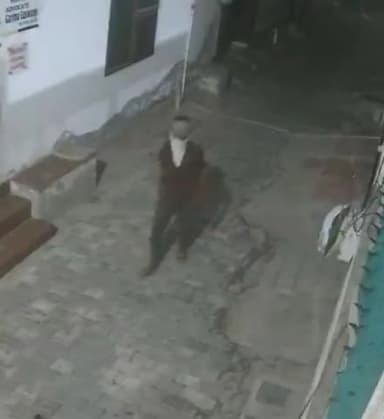 रतिया: नकाबपोश युवकों ने टिब्बा कालोनी के एक घर में की चोरी, घटना सीसीटीवी में कैद