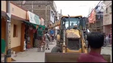 सुल्तानगंज: श्रावणी मेला की तैयारी को लेकर मेला क्षेत्र में जिला प्रशासन के द्वारा चलाया गया अतिक्रमण मुक्त अभियान।