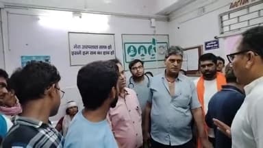 गोड्डा: बाघमारा के समीप सड़क दुर्घटना में घायल महिला का हालचाल जानने के लिए सदर अस्पताल में पहुंचे विधायक प्रदीप यादव