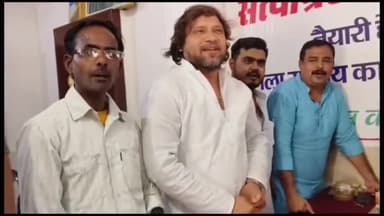 मथुरा: होली गेट कार्यालय पर कांग्रेस कार्यकर्ताओं ने केक काटकर मनाया कांग्रेस नेता राहुल गांधी का 53वां जन्मदिवस