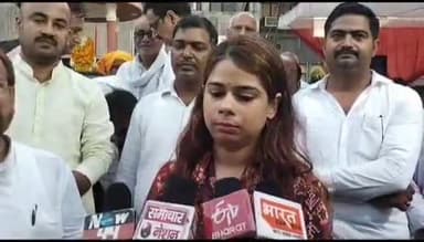 सुल्तानपुर: विकास भवन में डीएम ने मीडिया से कहा-1857 की लड़ाई में सुल्तानपुर के लोगों का रहा अहम योगदान