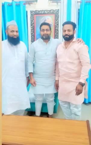 *उत्तर प्रदेश की शान, अल्पसंख्यक मोर्चा के हर कार्यकर्ता को सम्मान देने वाले राज्य मंत्री उत्तर प्रदेश सरकार बड़े भाई माननीय दानिश आजाद अंसारी जी से लखनऊ उनके सरकारी आवास विभूति खंड मैं खुसूसी मुलाकात माननीय मंत्री जी ने जो सम्मान दिया उससे