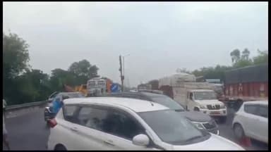 मुरादाबाद: दिल्ली रोड स्थित मार्ग पर सड़क पार कर रहे युवक को अज्ञात वाहन ने कुचला, युवक की मौके पर हुई मौत