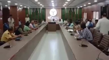 जौनपुर: राज्य मंत्री स्वतंत्र प्रभार गिरीश चंद यादव ने कलेक्ट्रेट सभागार में उप-मुख्यमंत्री बृजेश पाठक के आगमन की तैयारी बैठक की