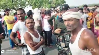 जमुई: मोहनपुर गांव के पास ट्रक की टक्कर से ऑटो सवार महिला की हुई मौत, दो मासूम सहित 3 लोग हुए घायल