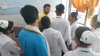 लखीसराय: सदर अस्पताल के समीप ट्रक और बाइक की हुई टक्कर, बाइक चालक बुरी तरह ज़ख्मी