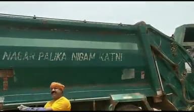 नगर निगम के MSW गाड़ी से रेसकू किया धामन प्रजाति के सांप को सुरक्षित जंगल छोड़ा गया