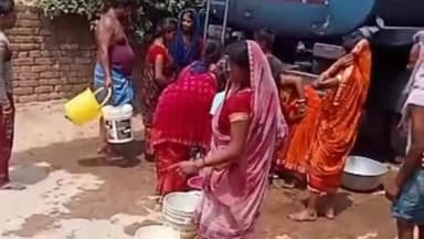 कटकमदाग: पानी की किल्लत को देखते हुए कटकमदाग पंचायत के मुखिया प्रतिनिधि ने की टैंकर की व्यवस्था