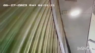 जावरा: शहर जावरा में सीसीटीवी में कैद हुए चोर, बेखौफ बाइक का लॉक तोड़कर आगे बढ़े 2 चोर