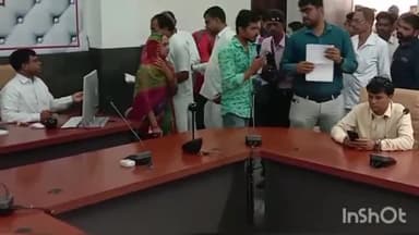 रतलाम नगर: कलेक्ट्रेट सभाकक्ष में आयोजित जनसुनवाई में कलेक्टर ने 2 बुजुर्ग महिलाओं को उनकी भूमि पर कब्जा दिलाने के दिए निर्देश