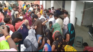 सिंगरौली: प्रदेश सचिव अमित द्विवेदी के नेतृत्व में कांग्रेसियों ने चाचर गॉंव में सैकड़ो महिलाओं का भरवाया नारी सम्मान योजना के फॉर्म, बड़ी संख्या मे महिलाओं ने किया समर्थन