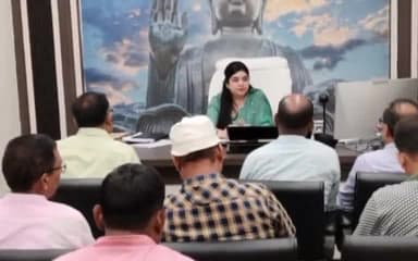 गया टाउन सीडी ब्लॉक: गया नगर निगम कार्यालय में नगर आयुक्त ने नगर निगम द्वारा संचालित योजनाओं की समीक्षा बैठक की