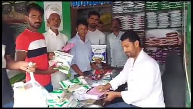 लवाण: बिपरजॉय तूफान के चलते लवाण क्षेत्र में बारिश होने के बाद खाद-बीज की दुकानों पर उमड़ी किसानों की भीड़