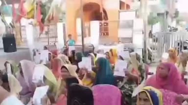 सिमरिया: जन धन बैंक खातों से नहीं कटेगा शुल्क सिमरिया तहसीलदार ने दी जानकारी