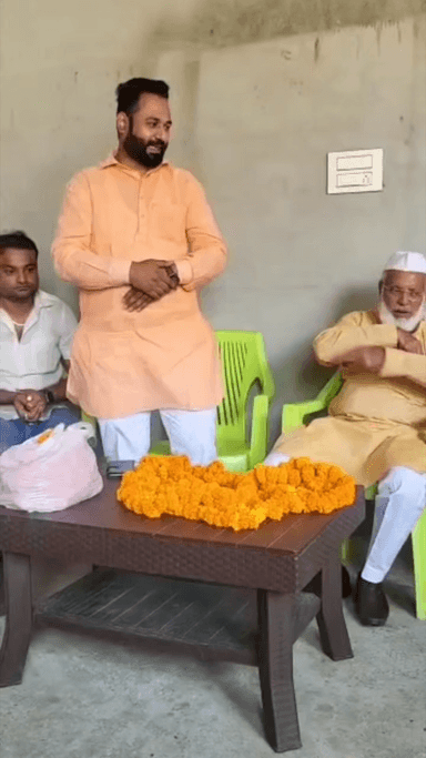 *जेब में सिक्कों की ख़नक हो ना हो,*
*तेवरों में जज़्बे की हनक रहना चाहिए।*
*जहां भी हो वहाँ मुकम्मल रहो,जहां न हो वहाँ भी धमक रहनी चाहिए।*