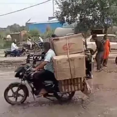 जगाधरी: जोड़ियों रोड पर पलटा ई-रिक्शा, वीडियो सोशल मीडिया पर हुआ वायरल