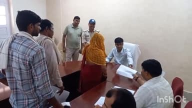 तहसील सभागार में आयोजित जनसुनवाई में डबरा, बिलोआ व पिछोर क्षेत्र से आए लोगों की अधिकारियों ने सुनी समस्याएं