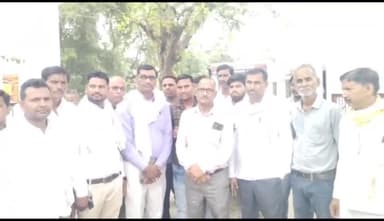 रायबरेली: रामपुर के प्रधान पति पर विपक्षियों द्वारा फर्जी मुकदमा दर्ज कराए जाने को लेकर प्रधानों ने एसपी से की शिकायत