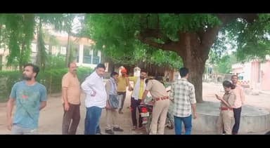 मऊरानीपुर: बसरिया में सड़क किनारे टैक्सी का इंतजार कर रही महिला को बाइक सवार ने मारी टक्कर, महिला की हुई मौत