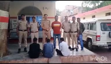 टीकमगढ़: टीकमगढ़ पुलिस कोतवाली की कार्यवाही दुष्कर्म के फरार इनामी तीन आरोपियों को किया गया गिरफ्तार न्यायालय ने भेजा जेल