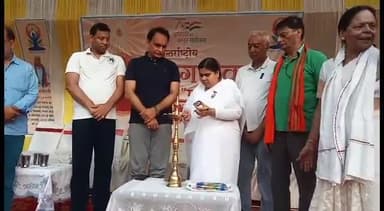 बेगूसराय: गांधी स्टेडियम में अंतरराष्ट्रीय योग दिवस पर कार्यक्रम आयोजित, राज्यसभा सांसद प्रो राकेश सिन्हा हुए शामिल
