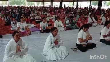 रतलाम नगर: विश्व योग दिवस पर रतलाम में बच्चों, नेताओं व अधिकारियों ने किया योग; विधायक सभागृह में हुआ मुख्य आयोजन