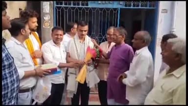 हिलसा: जेईई एडवांस की परीक्षा निशांत को 173 अंक मिलने पर भाजपा कार्यकर्ताओं ने बजरंग बांग मोहल्ले में पहुंचकर किया सम्मानित