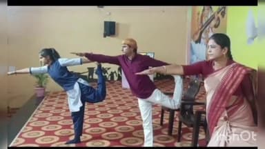 जावरा: जावरामें योग दिवस पर सरस्वतीपुरम व स्कॉलर्स पब्लिक स्कूलके कार्यक्रम मेंयोग एवं आध्यात्मिक गुरु उमेशशर्मा ने करवाया योग