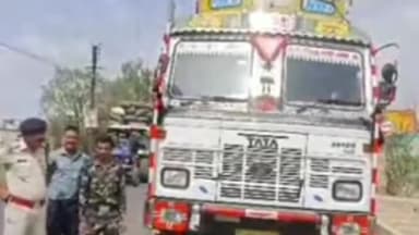 हाईवे एनएच 27 नए अमोला के पास बस और बोलेरो में जोरदार टक्कर हुई,7 लोग घायल जिला अस्पताल में भर्ती