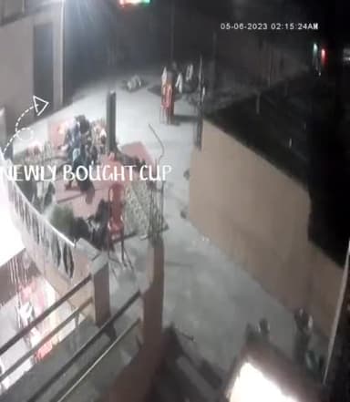 बरेली भोजीपुरा क्षेत्र निवासी पीड़ित का फोन चोरी भोजीपुरा अमर पैलेस में हुआ चोरी की घटना सीसीटीवी में हुई कैद