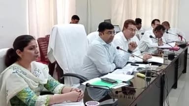 पूर्णिया पूर्व: युवा सम्वाद-सह-उन्मुखीकरण कार्यक्रम को लेकर जिला पदाधिकारी की अध्यक्षता मे समाहरणालय सभाकक्ष बैठक आयोजित की गयी